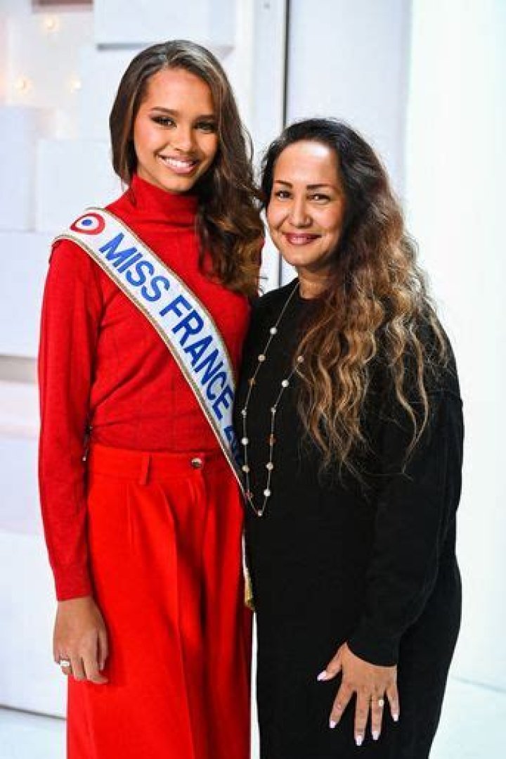 Indira Ampiot | Parents, Miss Guadeloupe, Beatrice Tejou